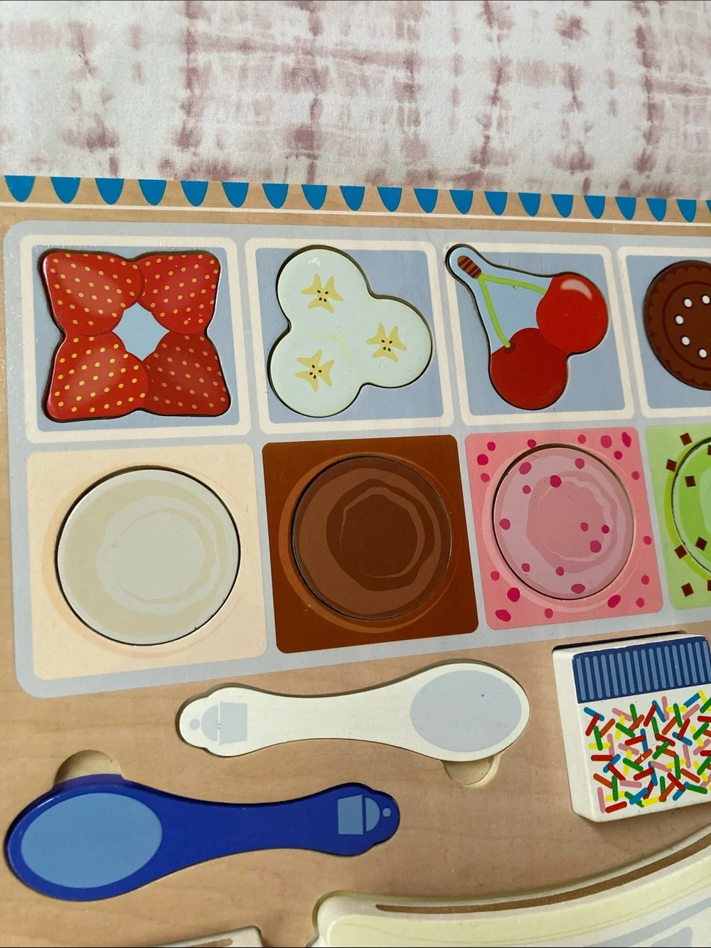 Melissa & Doug Ice Cream Wooden Magnetic Puzzle Play Set - 16 Magnet Pieces